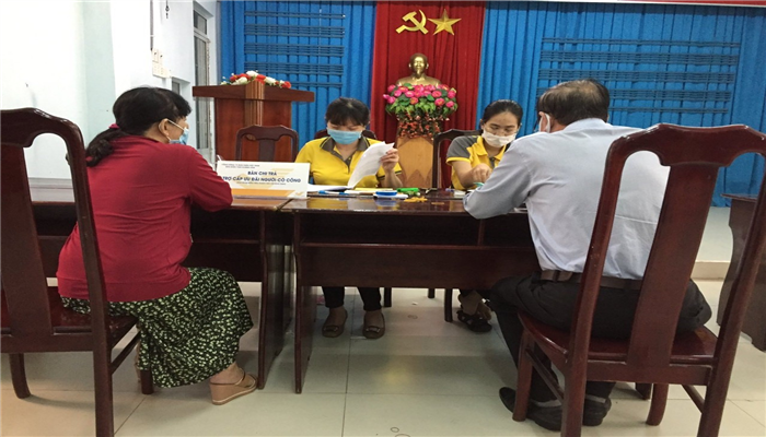 Ban-chi-tra-tro-cap-uu-dai-nguoi-co-cong.jpg
